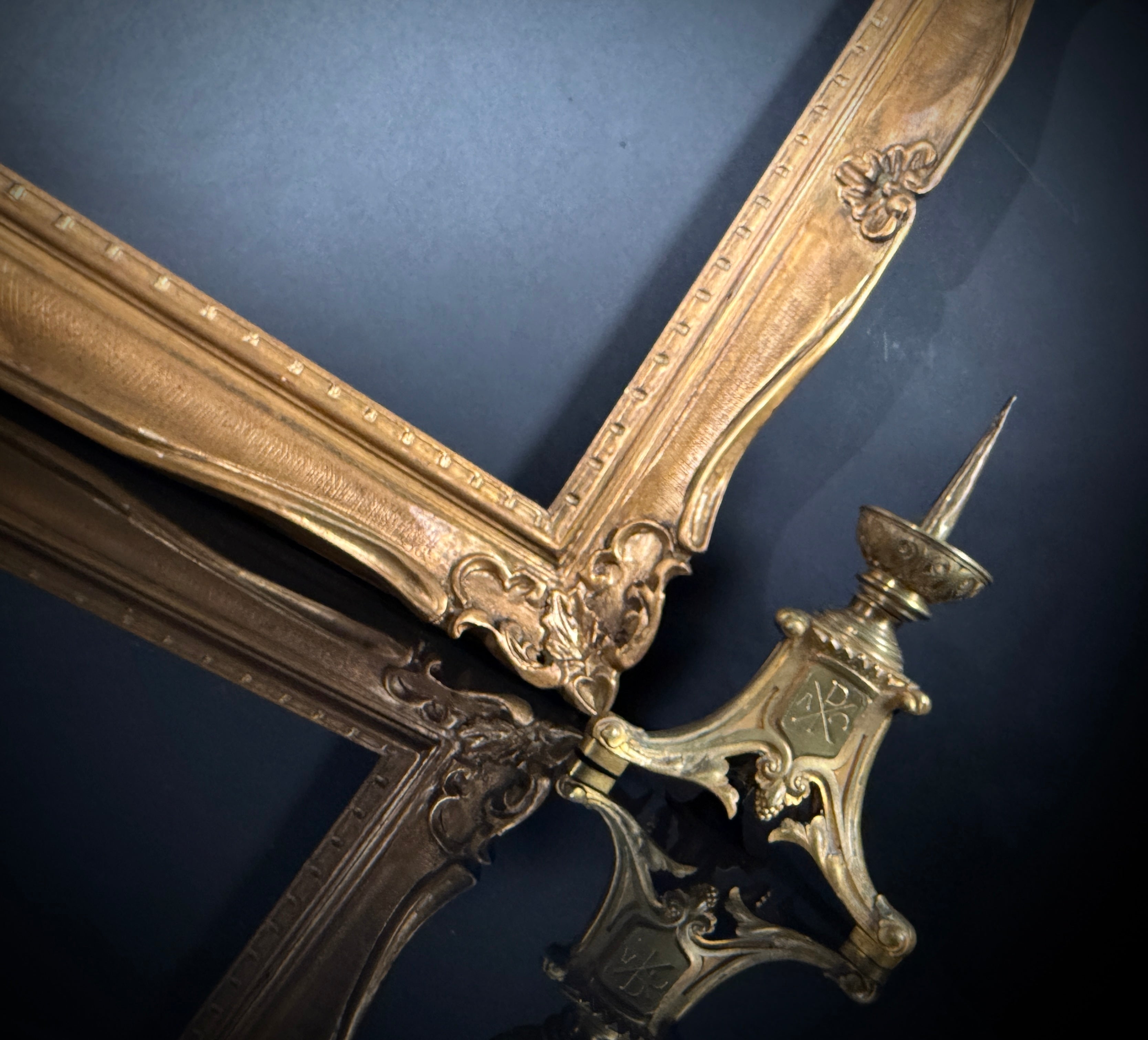 Large (70cm x 68cm) Carved Gilt Wood French Vintage Picture Frame (Solid wood no gesso)