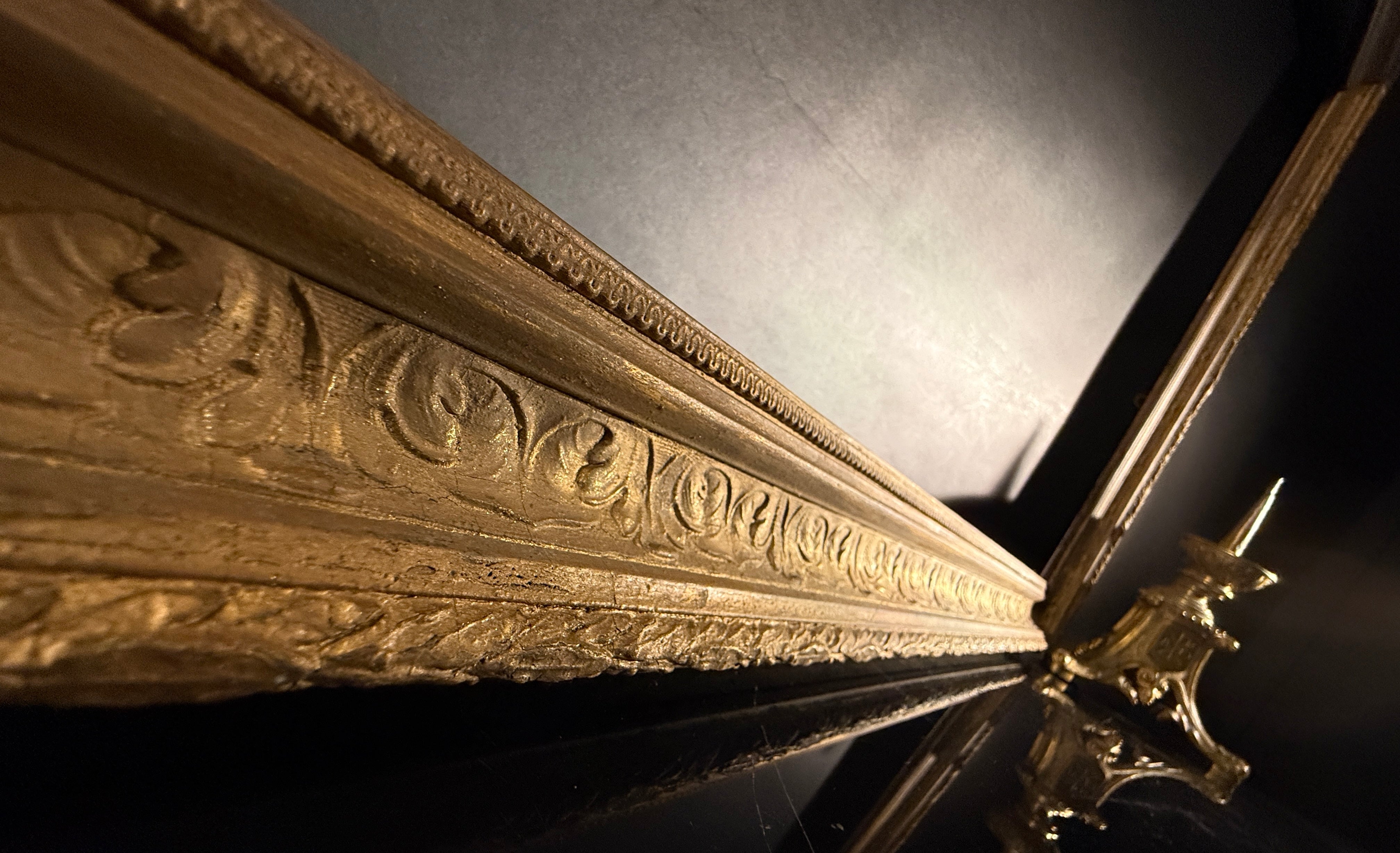 Large Ornate Antique Picture Frame | Gilt Finish | Solid Wood |. 93x68cm