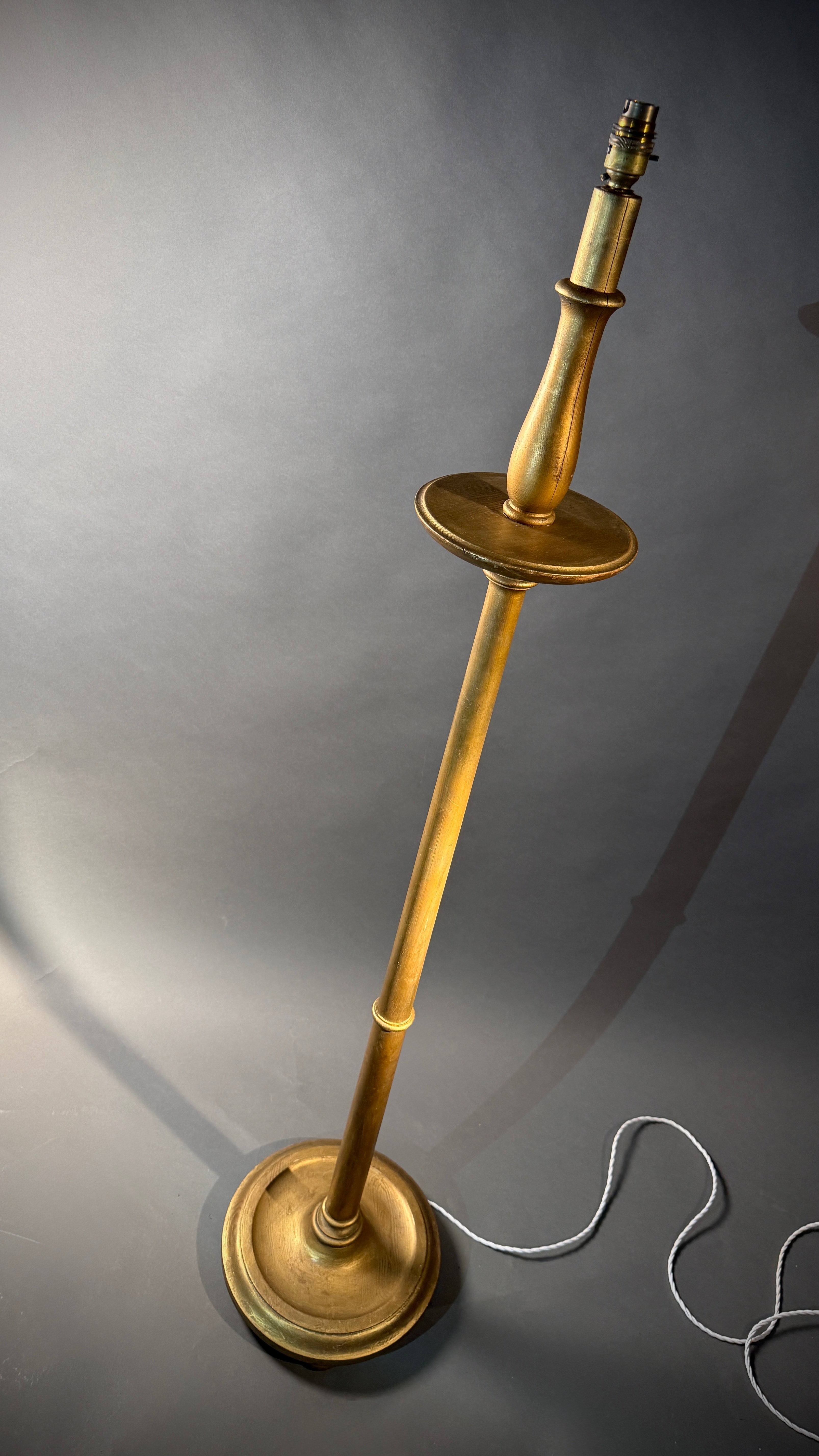 Vintage Gold Wood Floor Lamp – Fluted Turned Column, Candle Saucer, Bun Feet 159cm Tall