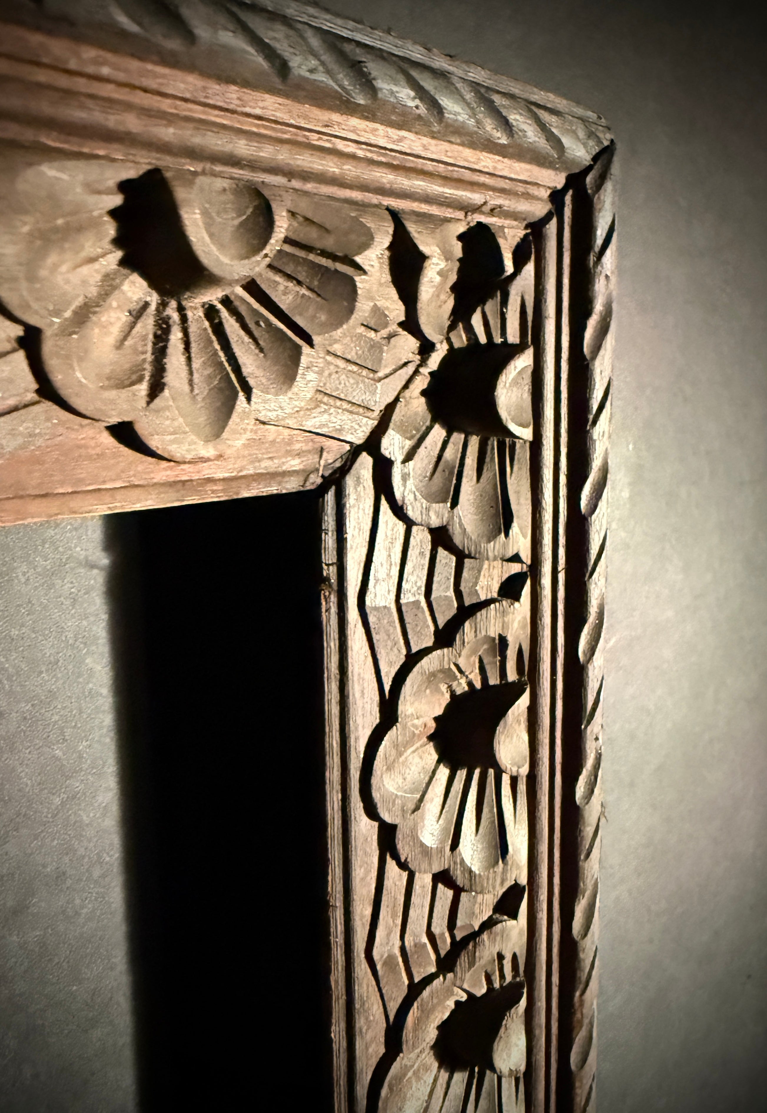 Large Carved Wood picture Frame | 92x71cm  | Carved Detail | Gallery Wall