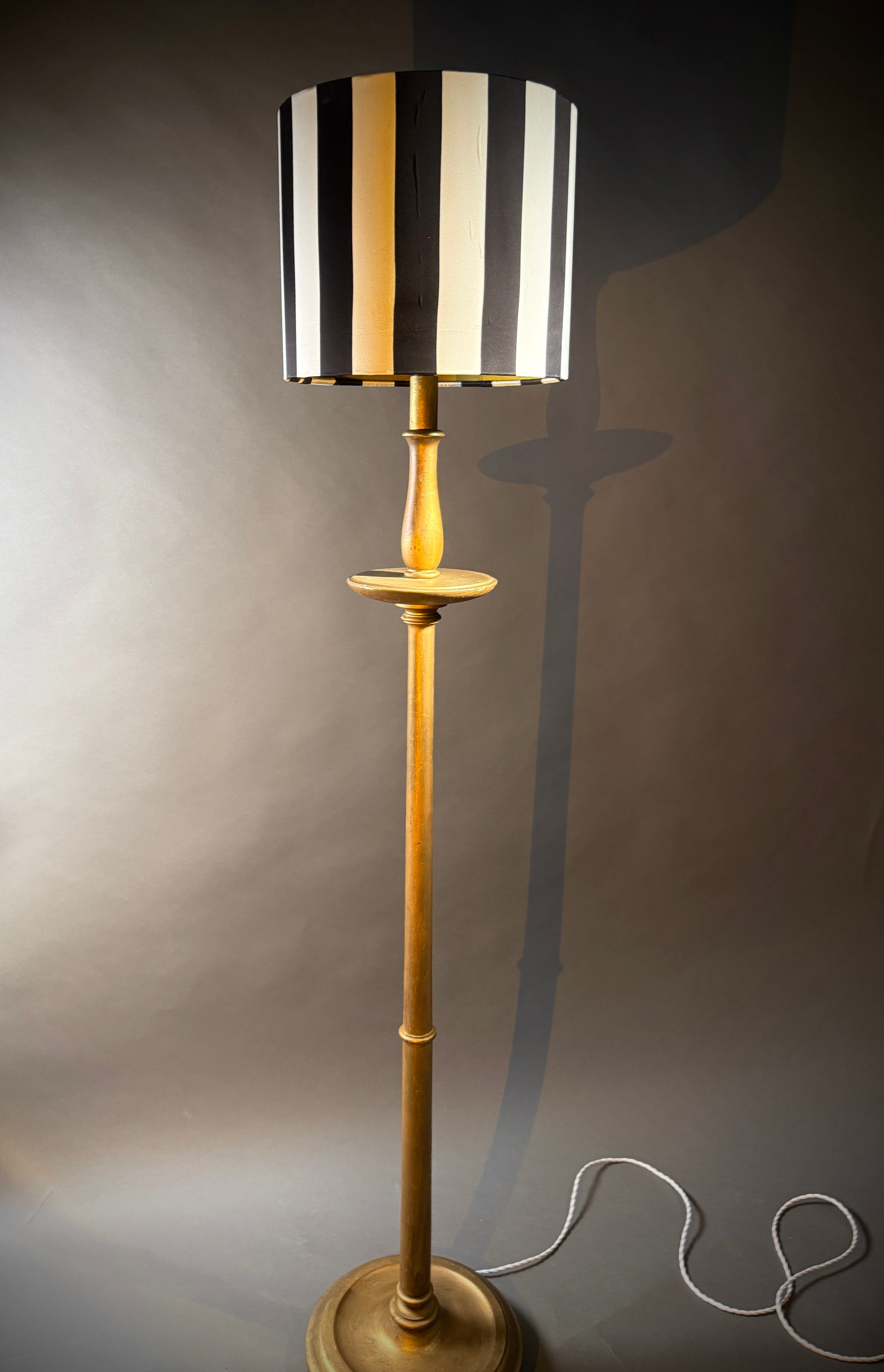 Vintage Gold Wood Floor Lamp – Fluted Turned Column, Candle Saucer, Bun Feet 159cm Tall