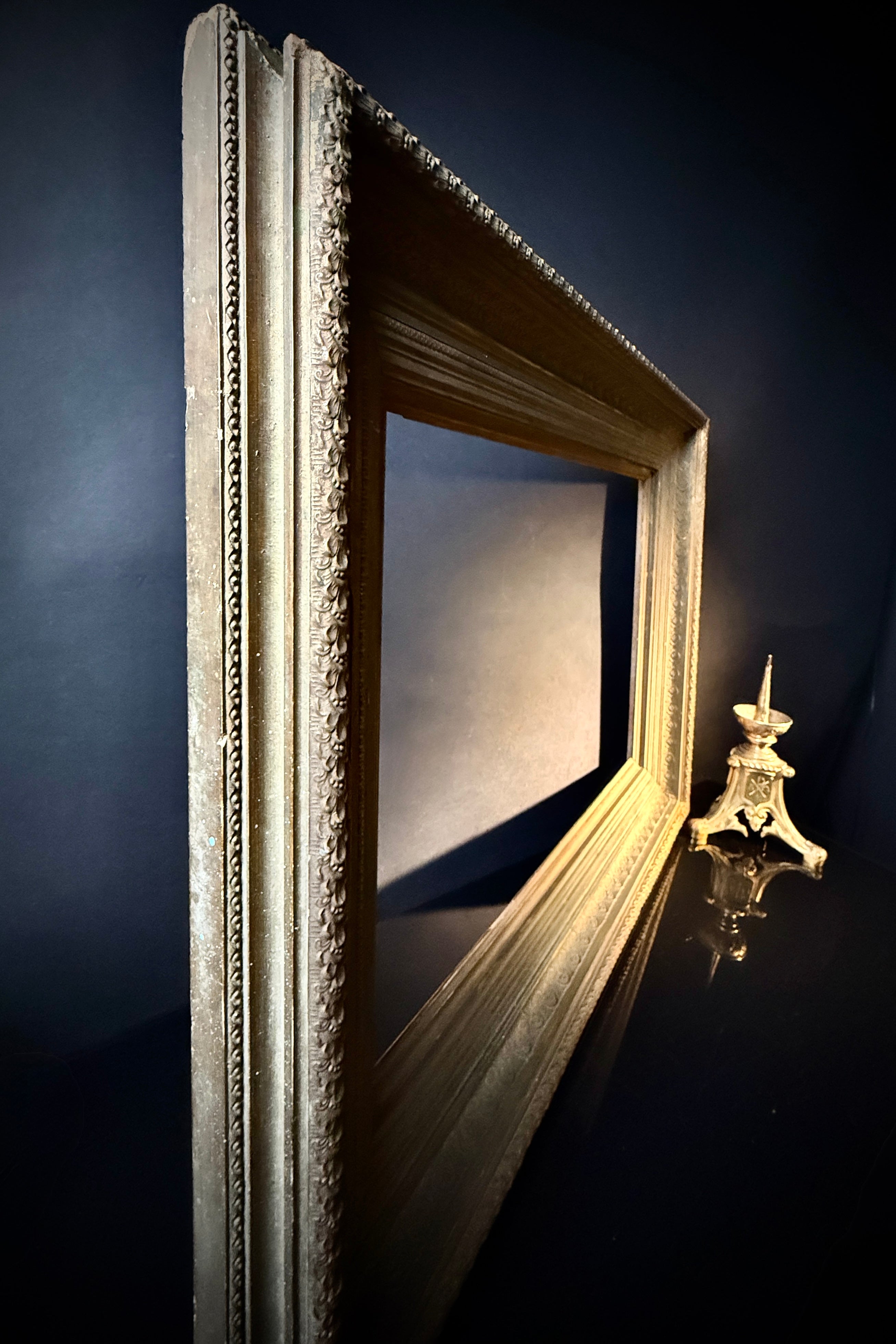 Large Antique Gilt Picture Frame – 19th‑Century Ornate Wood Gold Frame (78.5 cm × 61.5 cm)