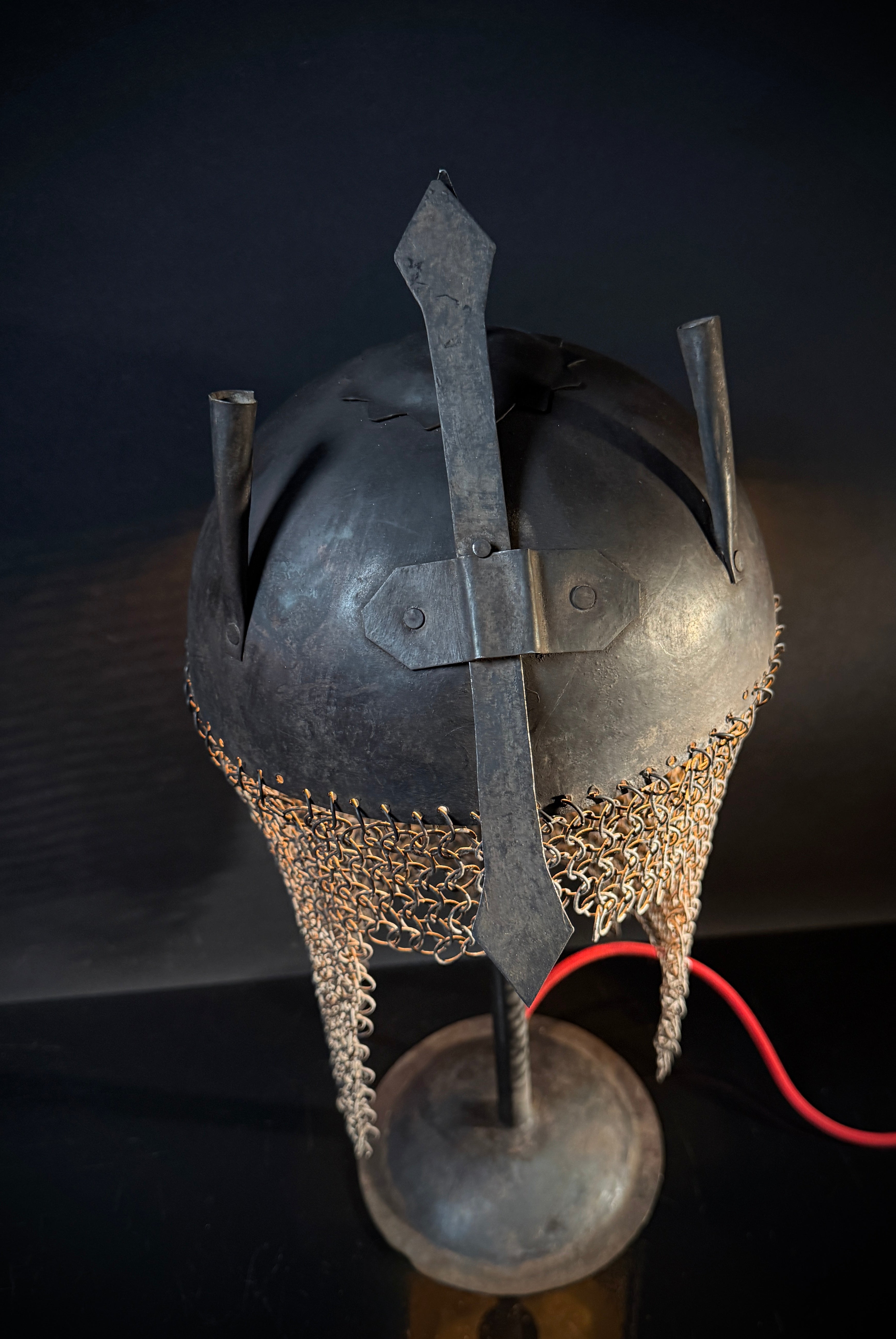 Persian Kulah Khud Helmet Table Lamp – Chainmail Steel Stand, Push-In Bulb Decorative Rajput Style Light