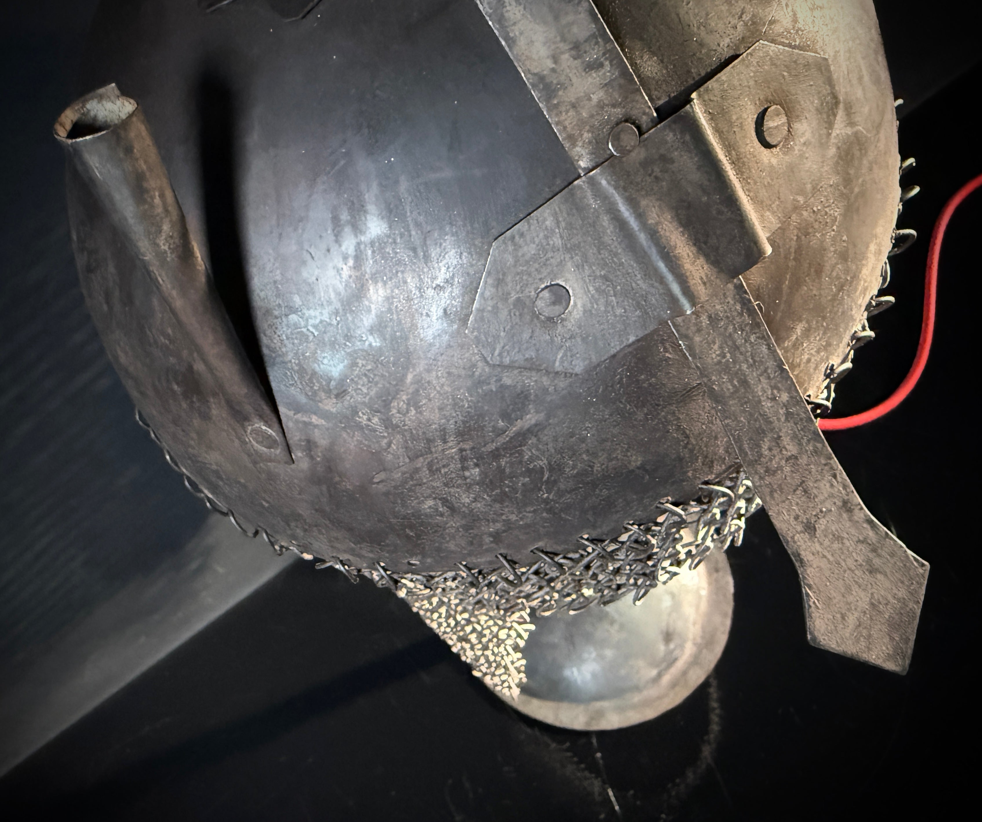 Persian Kulah Khud Helmet Table Lamp – Chainmail Steel Stand, Push-In Bulb Decorative Rajput Style Light