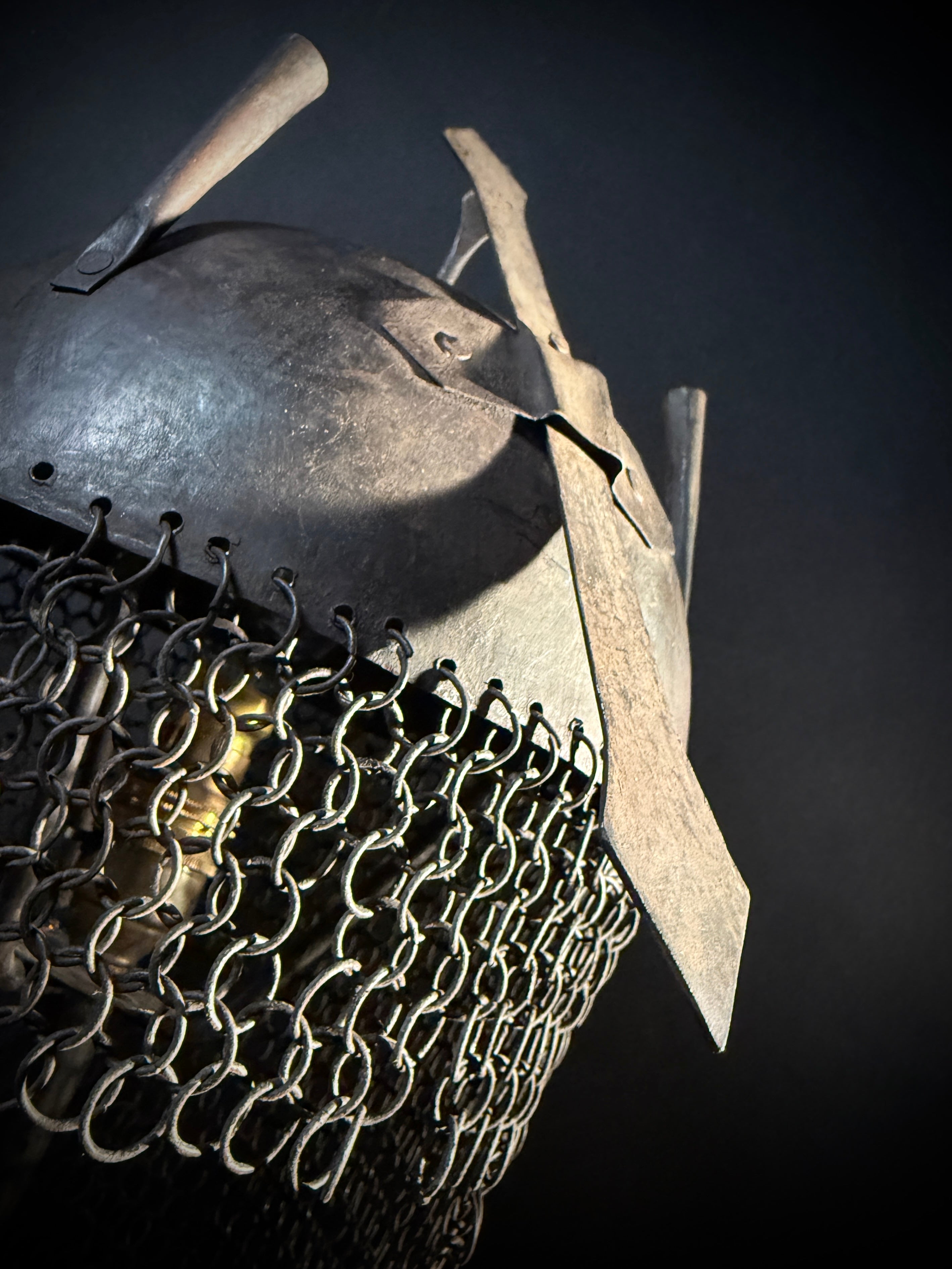 Persian Kulah Khud Helmet Table Lamp – Chainmail Steel Stand, Push-In Bulb Decorative Rajput Style Light