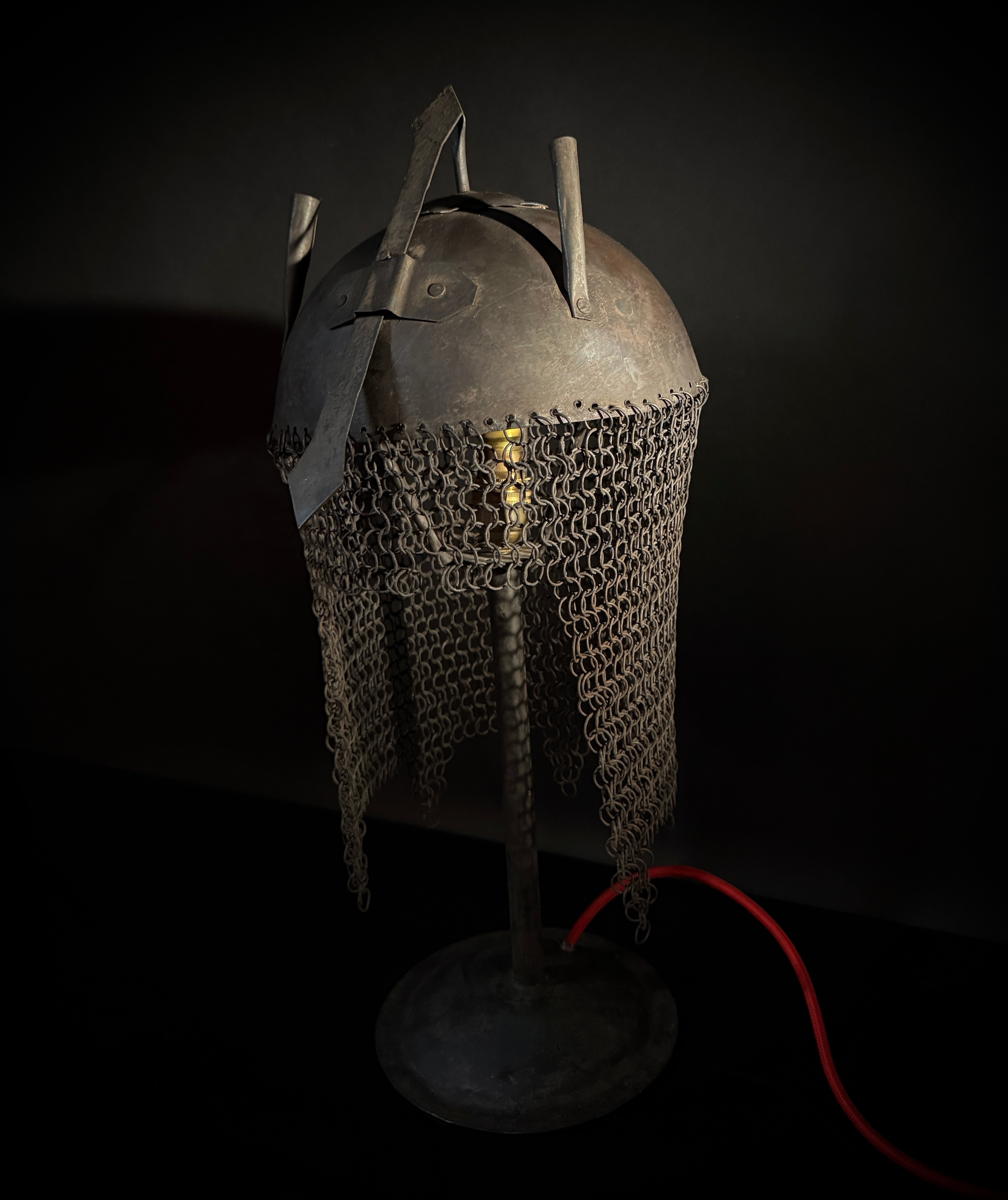 Persian Kulah Khud Helmet Table Lamp – Chainmail Steel Stand, Push-In Bulb Decorative Rajput Style Light