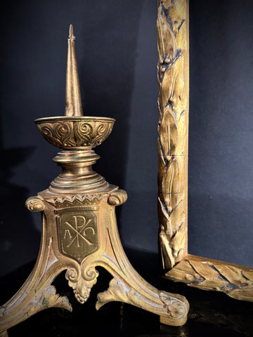 Extra Large Antique Gilt Picture Frame  |  Leaf & Berry Motif  |  84cm x 65.5cm  |  Solid Wood