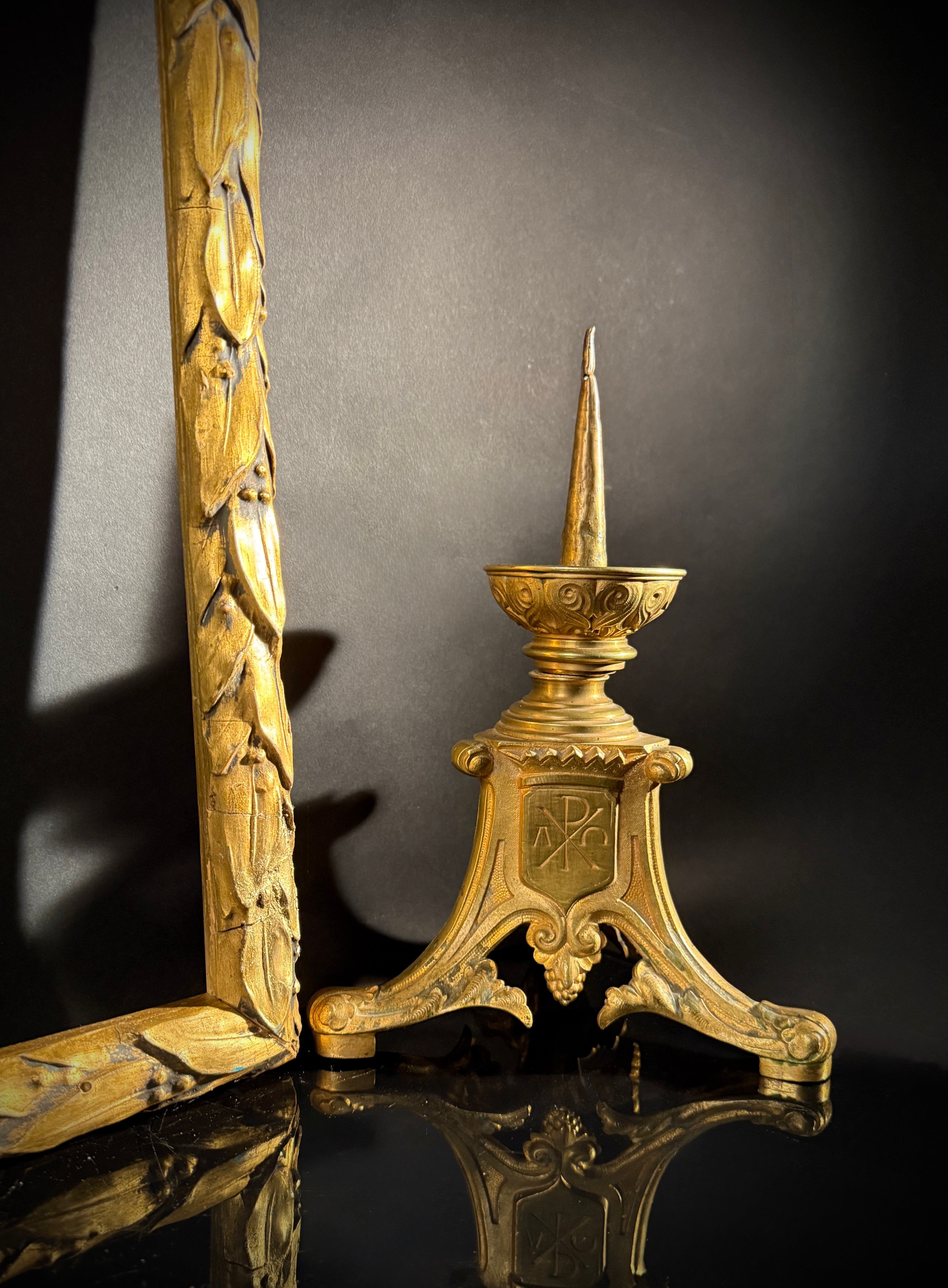 Extra Large Antique Gilt Picture Frame  |  Leaf & Berry Motif  |  84cm x 65.5cm  |  Solid Wood